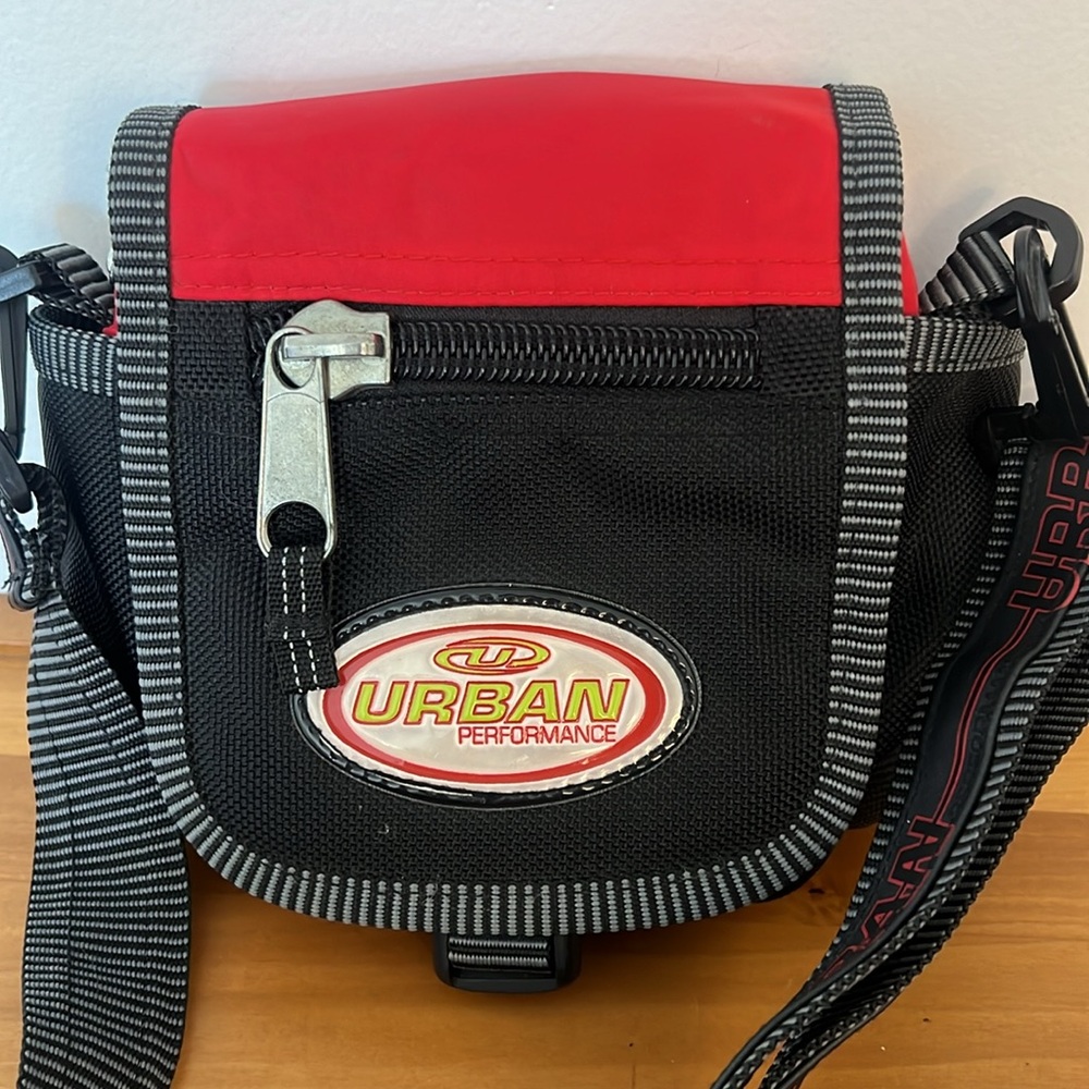 URBAN PERFORMANCE Utility small crossbody bag